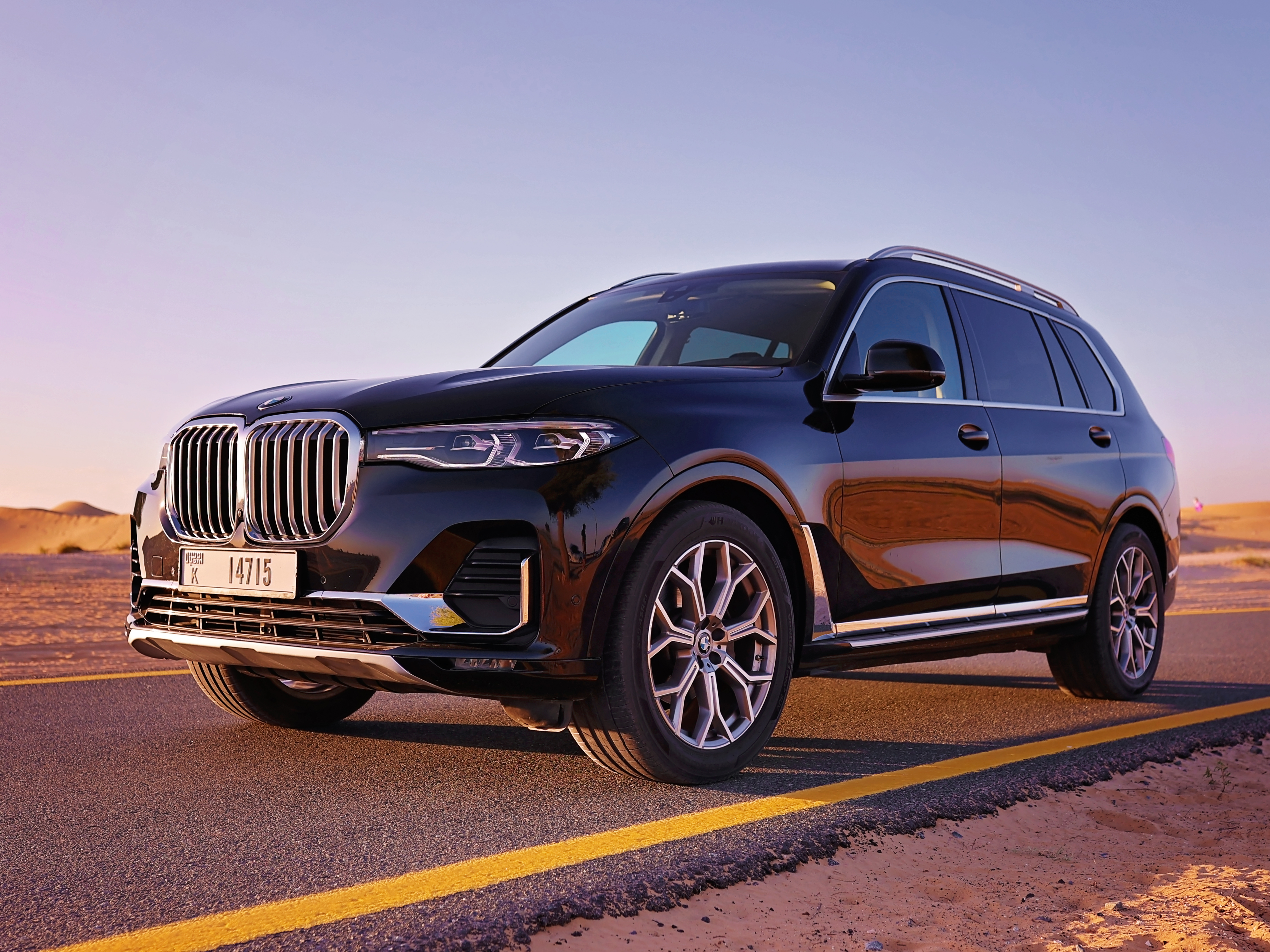 /media/images/cars/BMW_X7_40_1.jpg